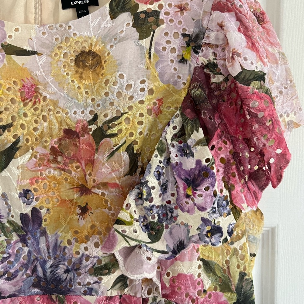Floral Ruffle Sleeve Dress - Picture 2 of 6